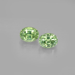 Pedras preciosas de granada demantoide verde natural de  ct, corte oval, VS-SI