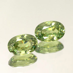 Pedras preciosas de granada demantoide verde natural de  ct, corte oval, VVS-VS