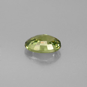 Granada demantoide verde natural 0,53ct, corte oval, VS
