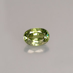 Granada demantoide verde natural 0,68ct, corte oval, VS-SI