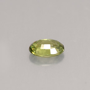 Granada demantoide verde natural 0,59ct, corte oval, VS