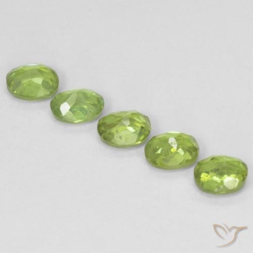 Pedras preciosas de Granada demantóide verde vivo natural de 1.33 ct, oval, VS-SI
