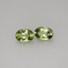 Pedras preciosas de granada demantoide verde natural de  ct, corte oval, VVS-VS