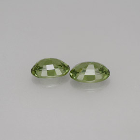 Pedras preciosas de granada demantoide verde natural de  ct, corte oval, VVS-VS