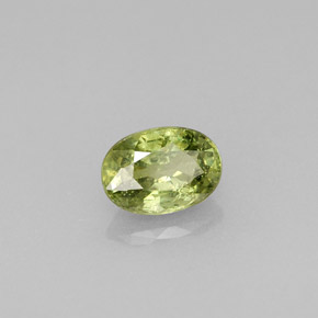 Granada demantoide verde natural 0,67ct, corte oval, VS