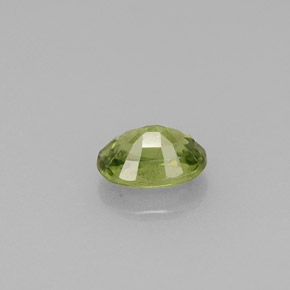 Granada demantoide verde natural 0,67ct, corte oval, VS