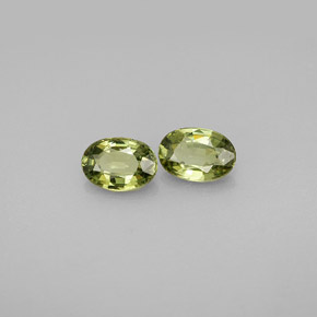Pedras preciosas de granada demantoide verde natural de  ct, corte oval, VVS-VS