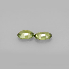Pedras preciosas de granada demantoide verde natural de  ct, corte oval, VVS-VS