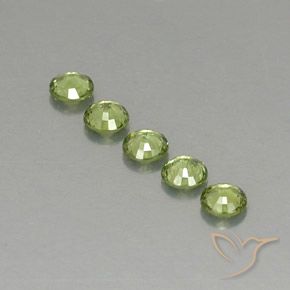 Pedras preciosas de Granada demantóide Luz verde natural de 1.33 ct, Redondo, VVS-VS