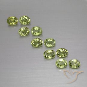 Pedras preciosas de Granada demantóide Verde médio natural de 2.37 ct, oval, VS