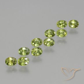 Pedras preciosas de Granada demantóide Verde amarelado natural de 2.31 ct, oval, VS