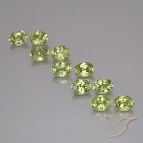 Pedras preciosas de Granada demantóide Verde médio natural de 2.13 ct, oval, VS