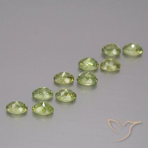 Pedras preciosas de Granada demantóide Verde médio natural de 2.13 ct, oval, VS