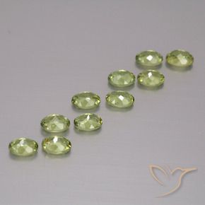 Pedras preciosas de Granada demantóide Verde Terroso Quente natural de 2.09 ct, oval, VS