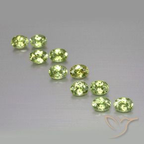 Pedras preciosas de Granada demantóide Verde floresta natural de 2.02 ct, oval, VS