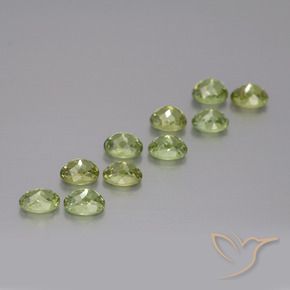 Pedras preciosas de Granada demantóide Verde Terroso Quente natural de 2.65 ct, oval, VS