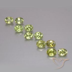 Pedras preciosas de Granada demantóide Verde Terroso Quente natural de 2.40 ct, oval, VS