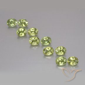 Pedras preciosas de Granada demantóide Verde médio natural de 2.44 ct, oval, VS