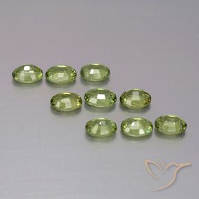Pedras preciosas de Granada demantóide Verde médio natural de 2.11 ct, oval, VS