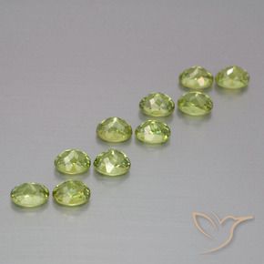 Pedras preciosas de Granada demantóide Verde Floresta Quente natural de 2.51 ct, oval, VS