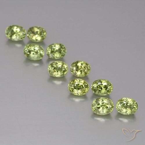 2.84ctw Natural Medium Light Green Granada demantóide, oval, VS
