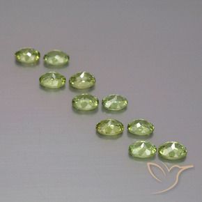 Pedras preciosas de Granada demantóide Verde médio natural de 1.72 ct, oval, VS