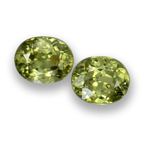 Pedras preciosas de Granada demantóide verde quente natural de 0.94 ct, Corte Oval, VS