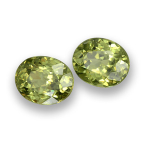 Pedras preciosas de Granada demantóide verde quente natural de 0.94 ct, Corte Oval, VS