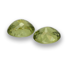 Pedras preciosas de Granada demantóide verde quente natural de 0.94 ct, Corte Oval, VS