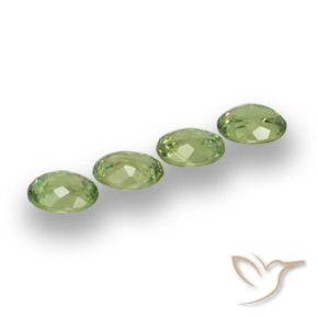 Pedras preciosas de Granada demantóide verde quente natural de 1.23 ct, oval, VS