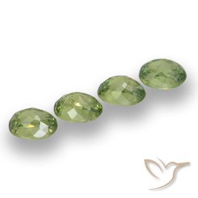 Pedras preciosas de Granada demantóide verde quente natural de 1.31 ct, oval, VS