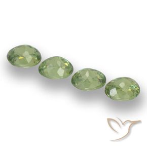 Pedras preciosas de Granada demantóide verde quente natural de 1.78 ct, oval, VS