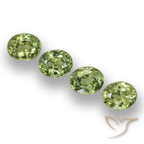 Pedras preciosas de Granada demantóide Verde floresta natural de 1.47 ct, oval, VS