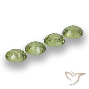 Pedras preciosas de Granada demantóide Verde floresta natural de 1.47 ct, oval, VS