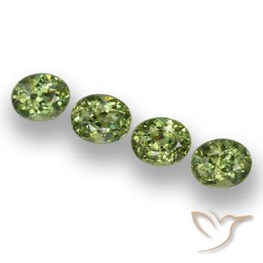 Pedras preciosas de Granada demantóide verde quente natural de 1.65 ct, oval, VS