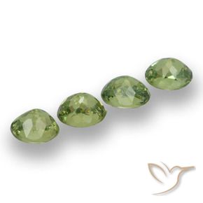 Pedras preciosas de Granada demantóide verde quente natural de 1.65 ct, oval, VS