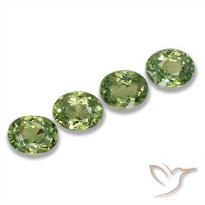 Pedras preciosas de Granada demantóide verde quente natural de 1.14 ct, oval, VS