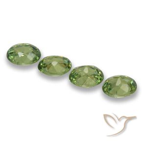 Pedras preciosas de Granada demantóide verde quente natural de 1.14 ct, oval, VS