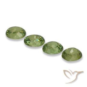 Pedras preciosas de Granada demantóide Verde Floresta Claro natural de 1.70 ct, oval, VS