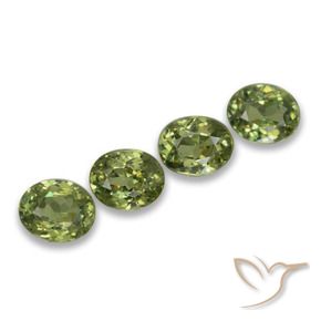 Pedras preciosas de Granada demantóide Verde Floresta Claro natural de 1.57 ct, oval, VS