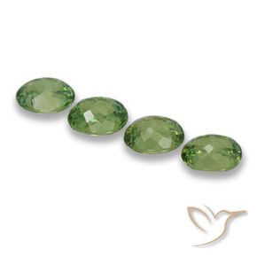 Pedras preciosas de Granada demantóide verde quente natural de 1.66 ct, oval, VS