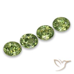 Pedras preciosas de Granada demantóide verde quente natural de 1.86 ct, oval, VS
