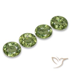 Pedras preciosas de Granada demantóide verde quente natural de 1.88 ct, oval, VS