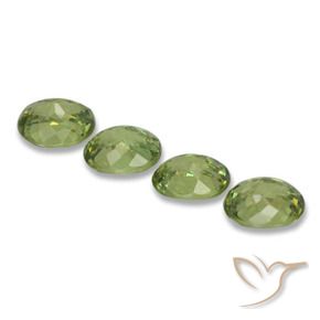 Pedras preciosas de Granada demantóide verde quente natural de 1.88 ct, oval, VS