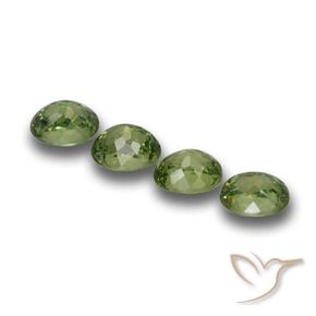 Pedras preciosas de Granada demantóide verde quente natural de 1.39 ct, oval, VS