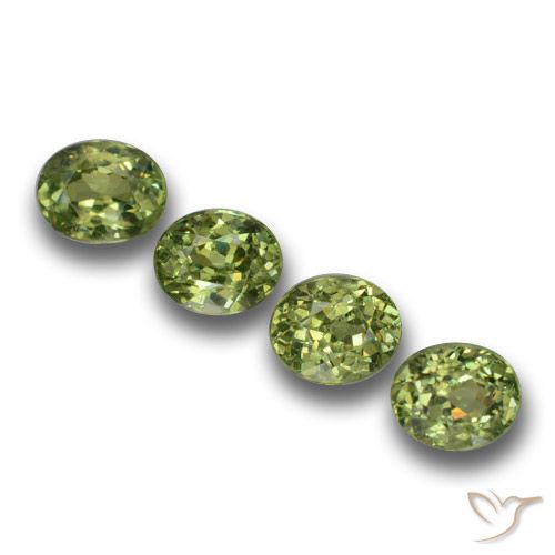 1.40ctw Natural Verde Floresta Claro Granada demantóide, oval, VS