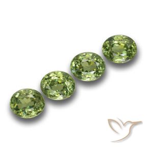 Pedras preciosas de Granada demantóide verde quente natural de 1.37 ct, oval, VS