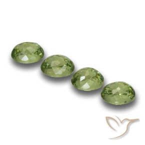 Pedras preciosas de Granada demantóide verde quente natural de 1.37 ct, oval, VS