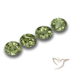 Pedras preciosas de Granada demantóide Verde Floresta Claro natural de 1.32 ct, oval, VS