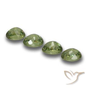 Pedras preciosas de Granada demantóide Verde Floresta Claro natural de 1.32 ct, oval, VS